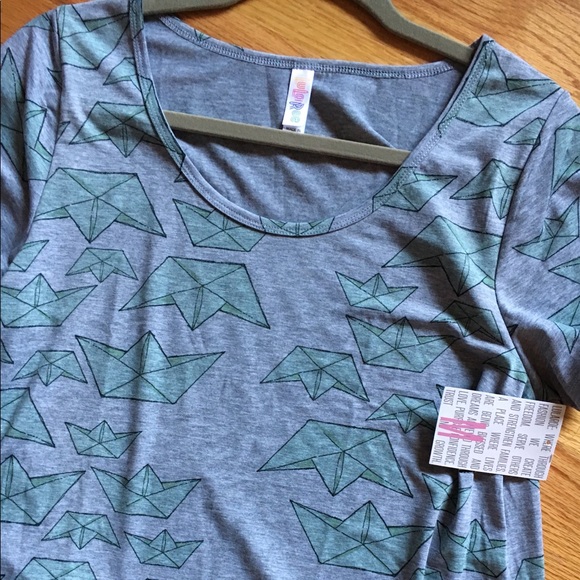 LuLaRoe classic tee NWT - Picture 1 of 1